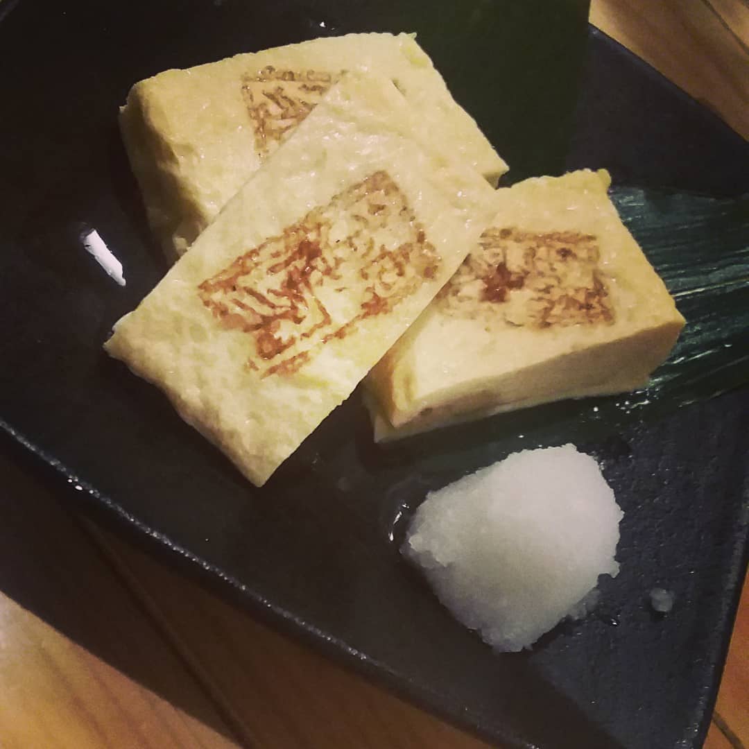 鯱家のだし巻き玉子…
寒いのでおでんに
入れてみました！笑
予想を超える美味しさ♪
日本酒と一緒に(。-∀-)
・
・