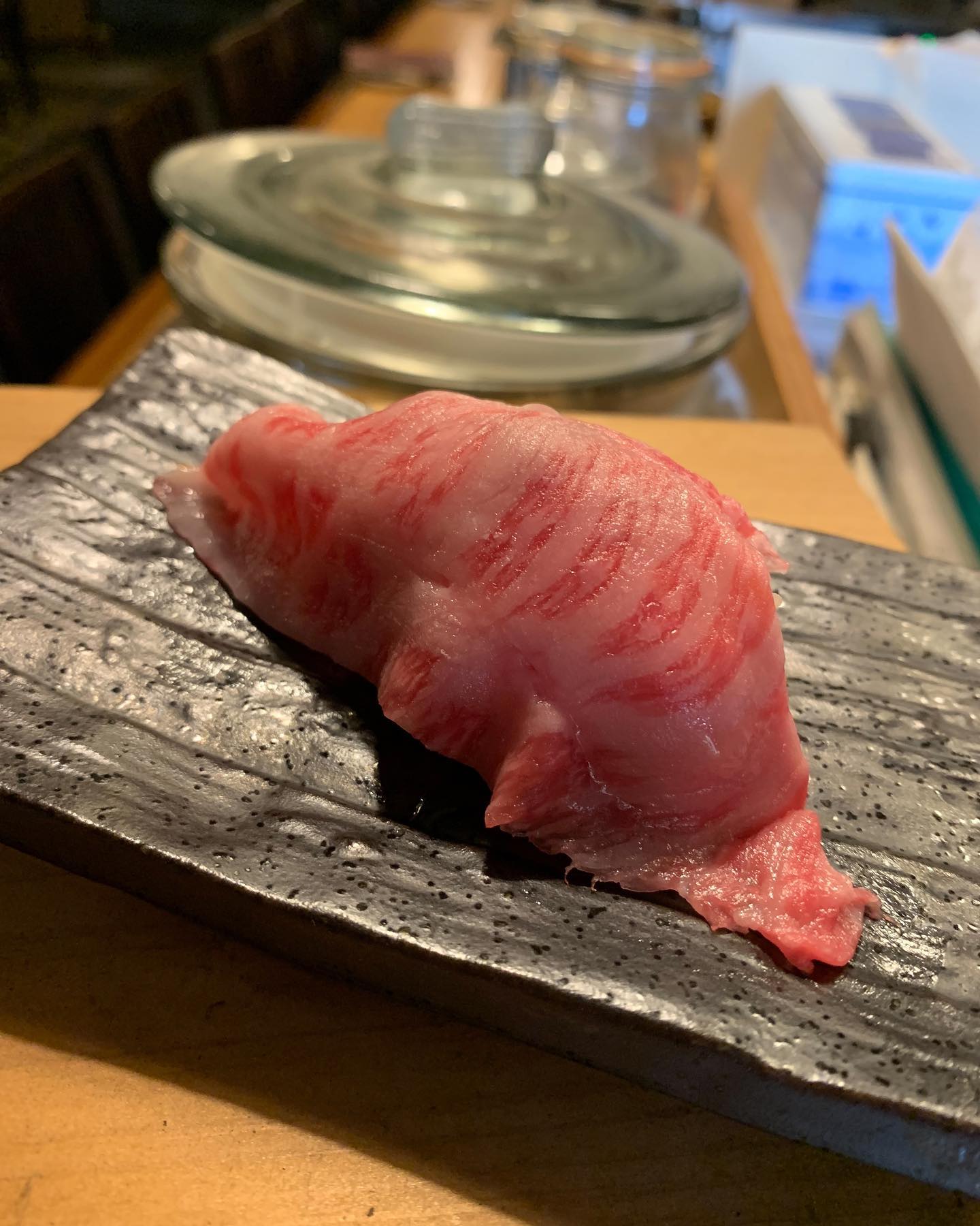 鯱家お寿司やっちゃいます
ってお魚じゃないんかーい️
赤城牛を使った肉巻き寿司
目の前で炙らせていたたきます
ぜひご賞味あれ