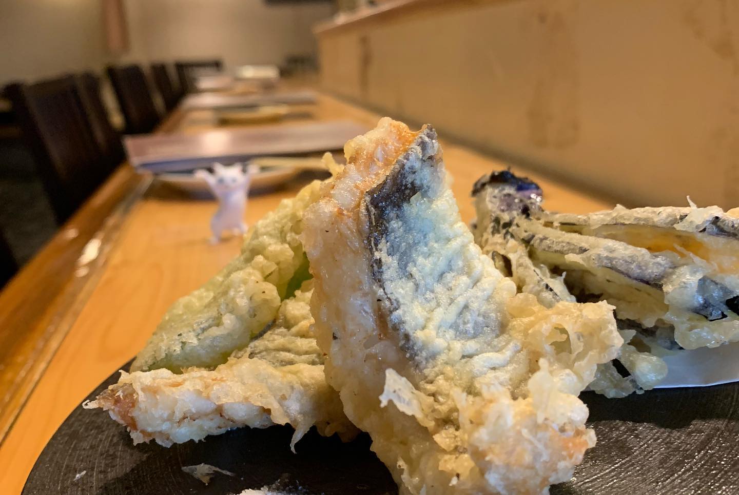 今日の逸品
メヌケの天ぷら
メヌケ別名青そいっていうお魚なんですがこいつが天ぷらにするとこれまたふわふわの身で最高なんですよ
白身の身で優しいしっとりとしたほのかな脂がたまらんです🤤