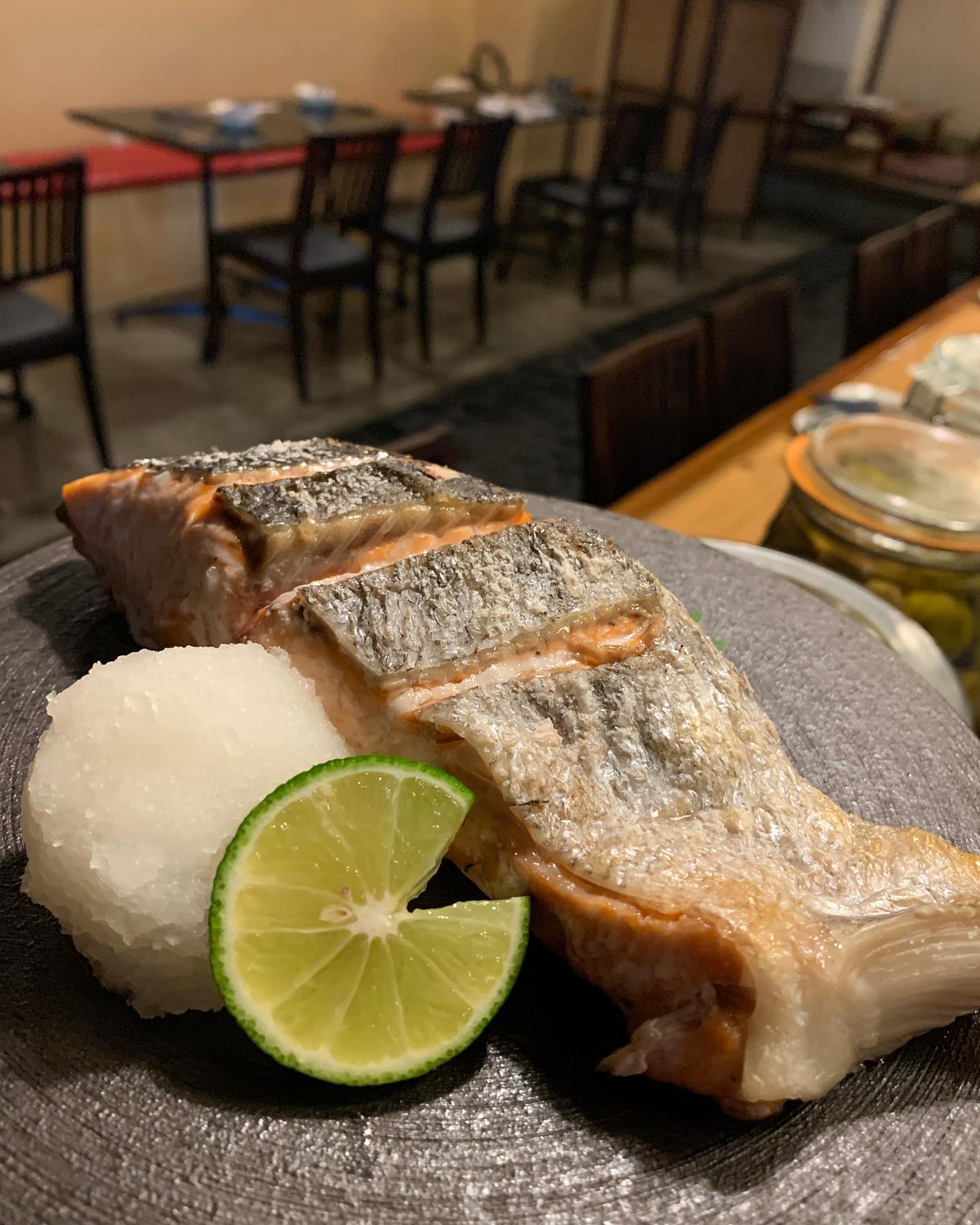 北海道から時期もの鮭届きました️
秋鮭を使ったシンプルかつ1番美味しい塩焼き
肉厚で食べ応え抜群
 数に限りがありますのでお早めに