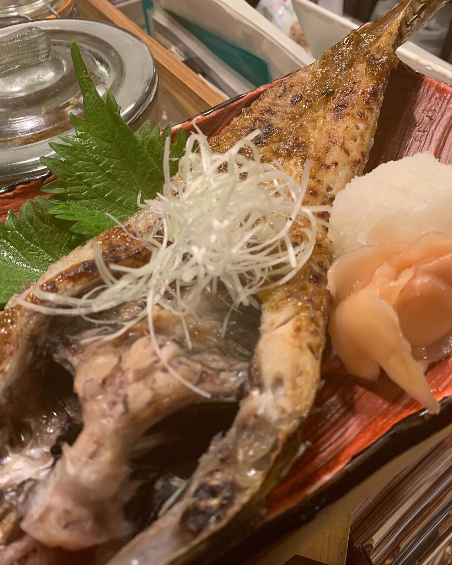 北海道からはるばるやって来ました！
八角という魚で硬い鱗に守られたこの身は焼きにして最高の逸品大葉香る味噌焼きとなっていますのでぜひお酒の宛にどうぞ