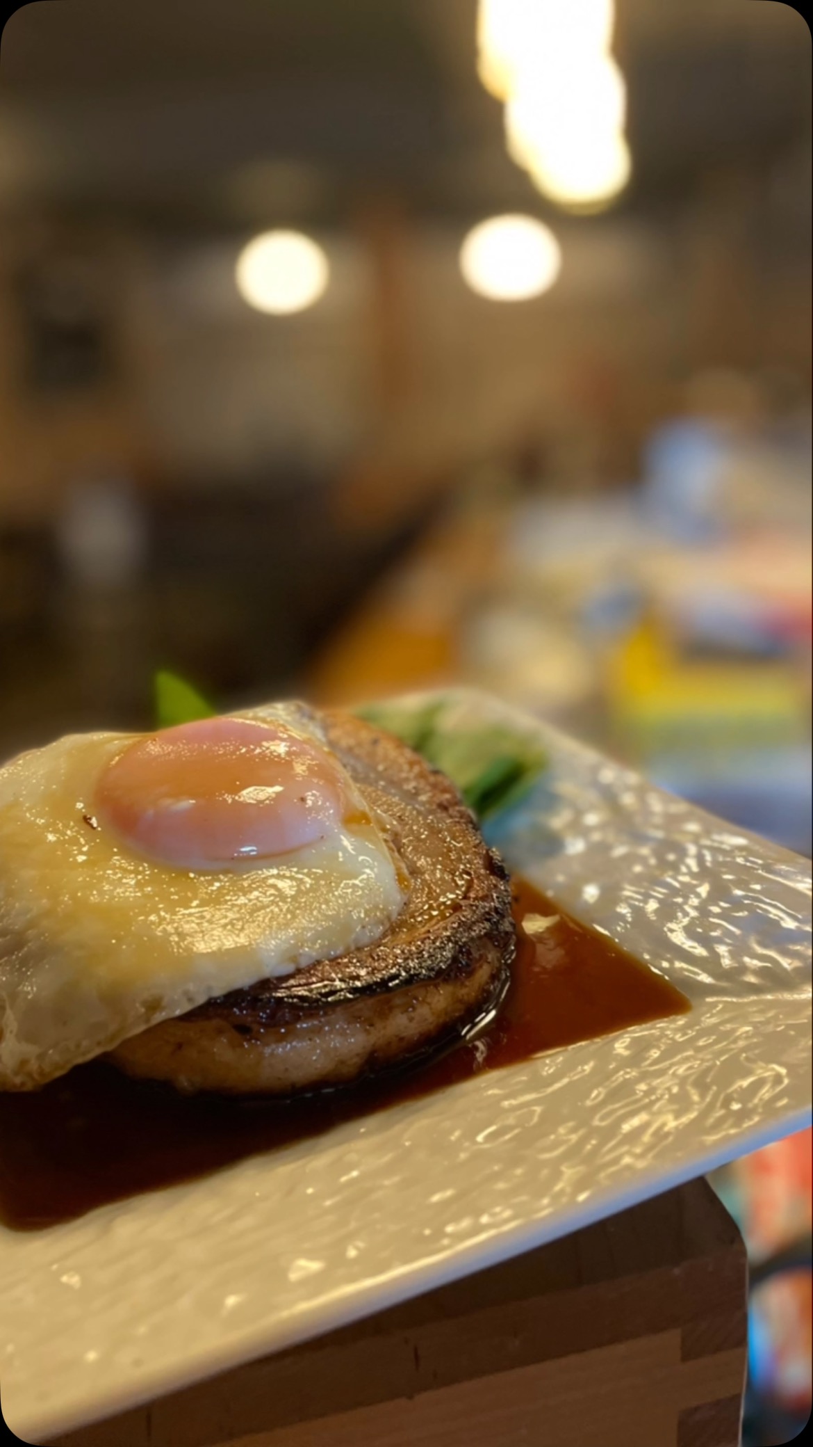 日々のオススメメニューからグランドメニューに昇格ました️
分厚く食べ応え抜群の自家製チャーシュー
味も強くビールやハイボール、サワーなどにピッタリ️
肉が食べたくなったらぜひ頼んでみてください。