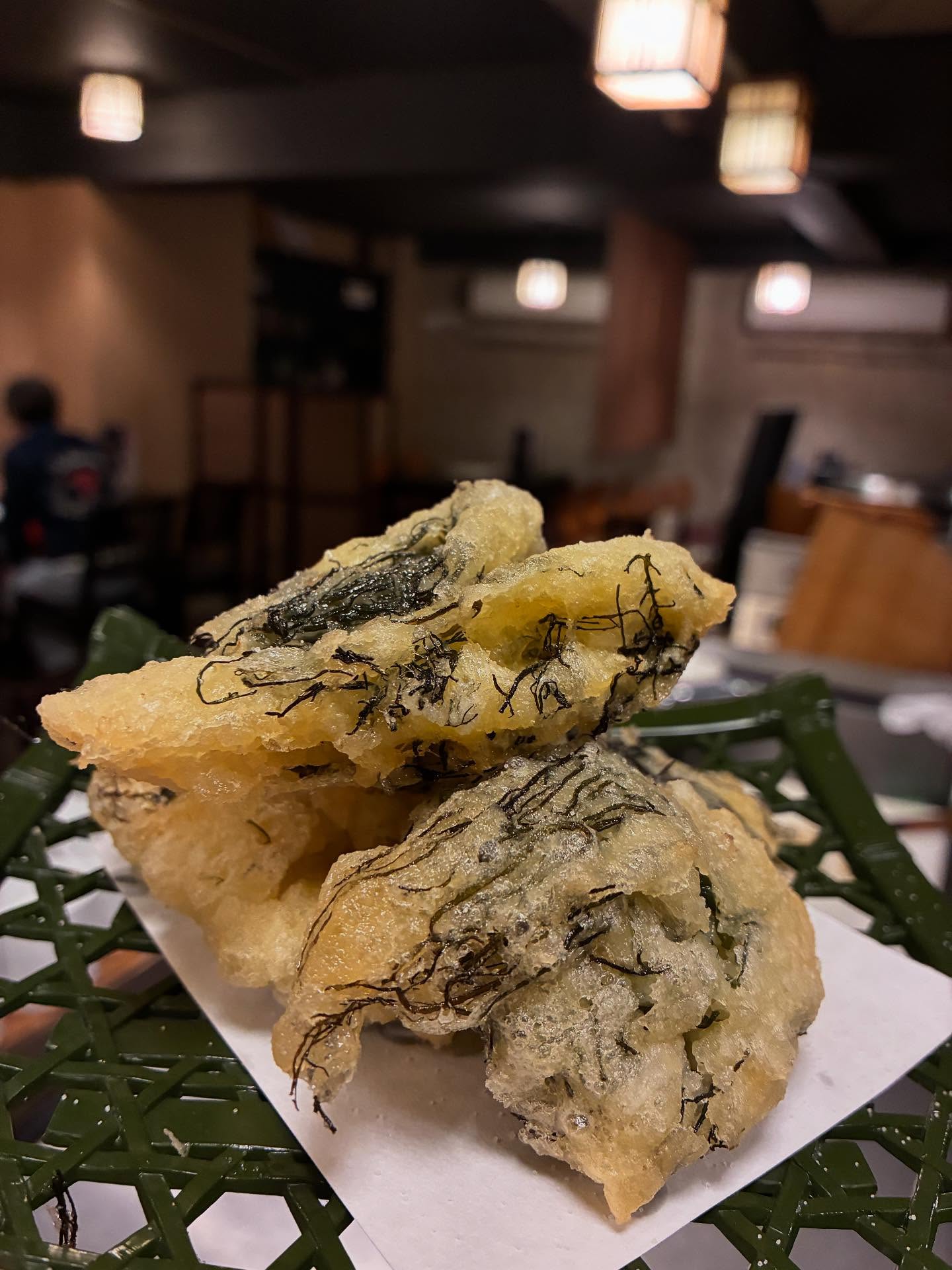 青森県産のもずく届きました️
青森県産のもずくは細く食感がコリコリしていて美味しくそれを楽しんで欲しくかき揚げにしました。
もずく酢でも楽しめるのでぜひいらした際は試して見てください
