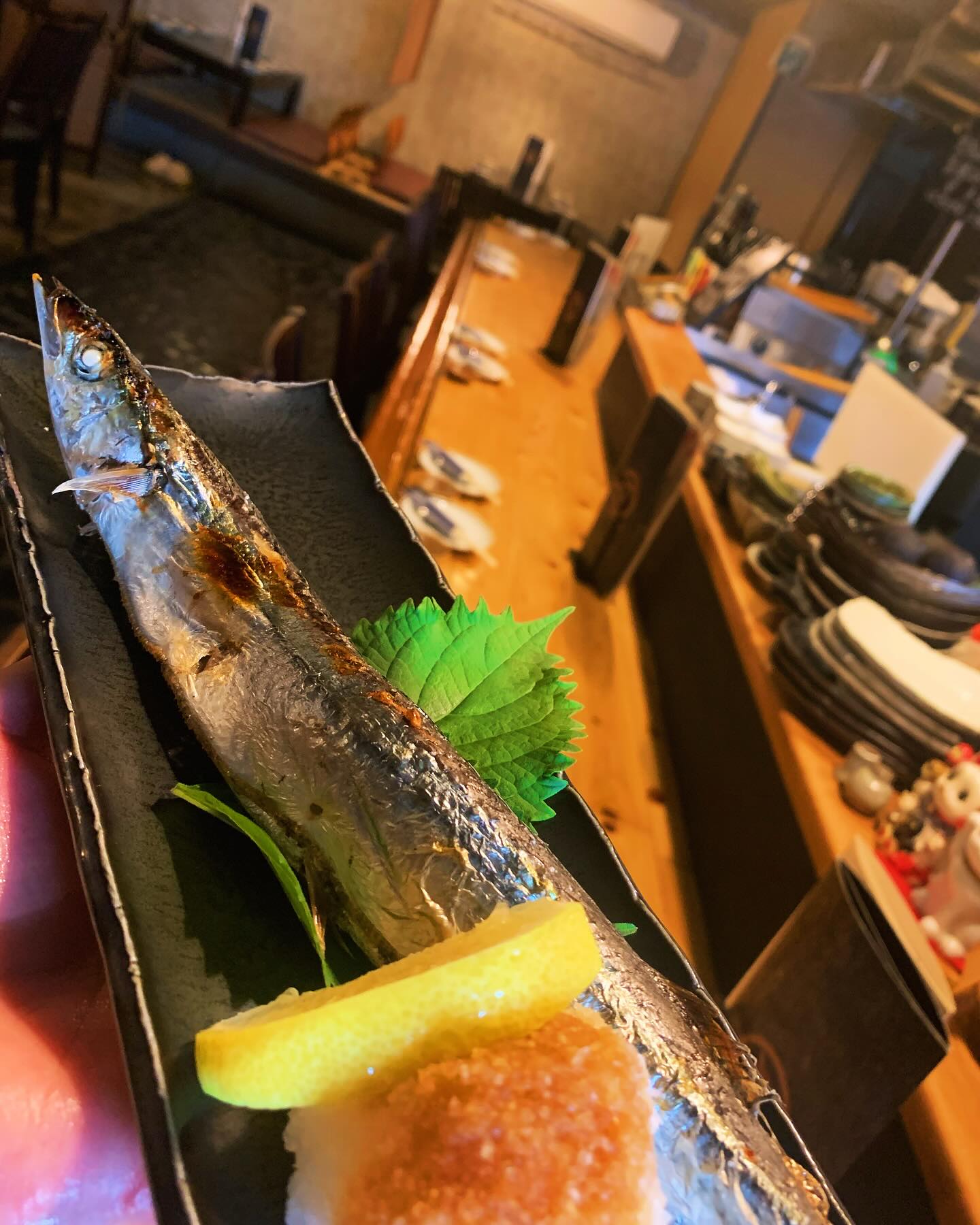 本日はぜひぶっとい秋刀魚を使ったシンプルな塩焼き️
脂がノリに乗ってるので塩、レモンとで最高のコンビネーションで語彙力失います*゜