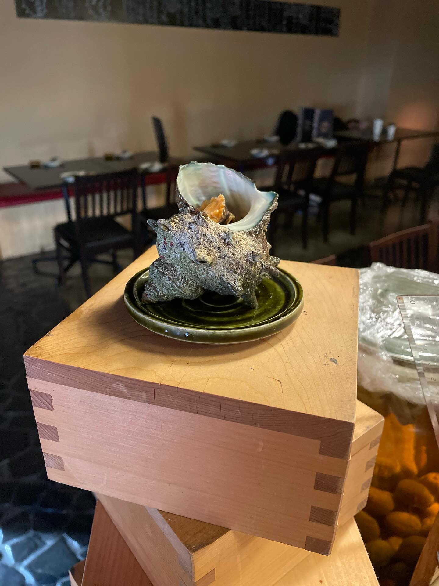 本日数に限りがありますが、サザエ入荷しました️
シンプルにつぼ焼きでいかがでしょうか？
サザエのコリコリ食感にあの苦味日本酒との相性抜群過ぎて困る