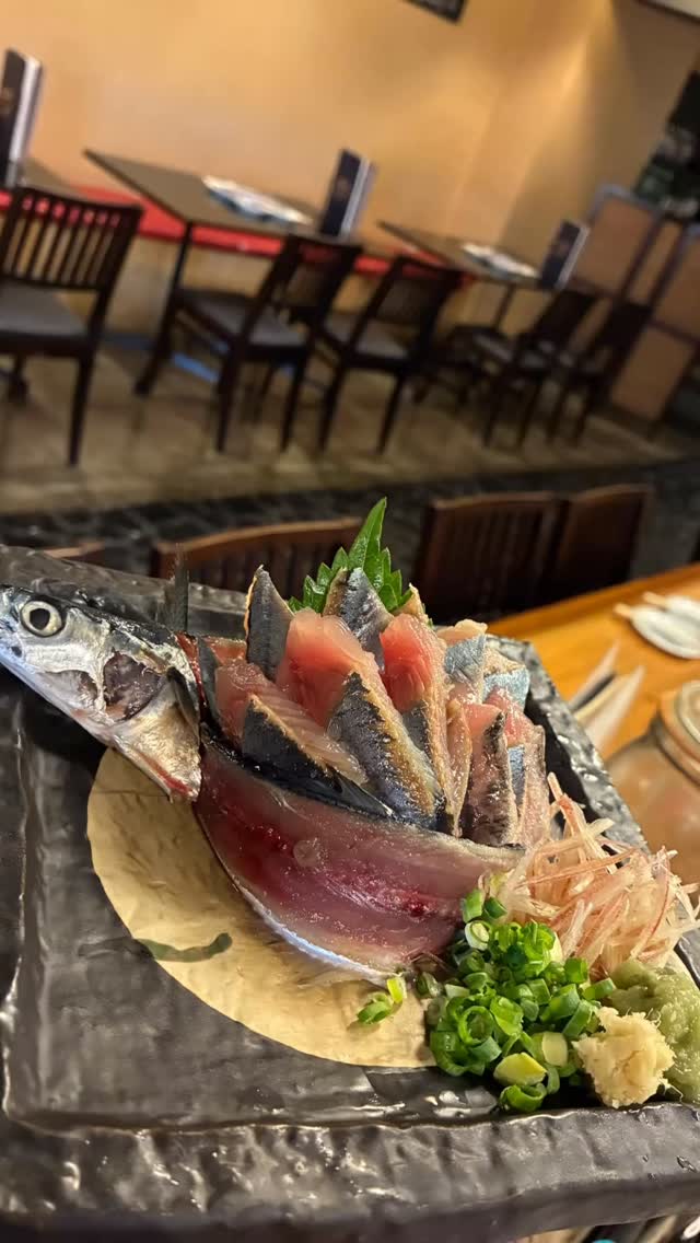 本日新物の秋刀魚入荷しました️
秋刀魚の太さも僕の指三本よりも太いこの秋刀魚塩焼きとして食べるのもありなのですがせっかくなので新鮮なうちに秋刀魚の刺身でもぜひ食べてみてください
 
 
 
 
 #