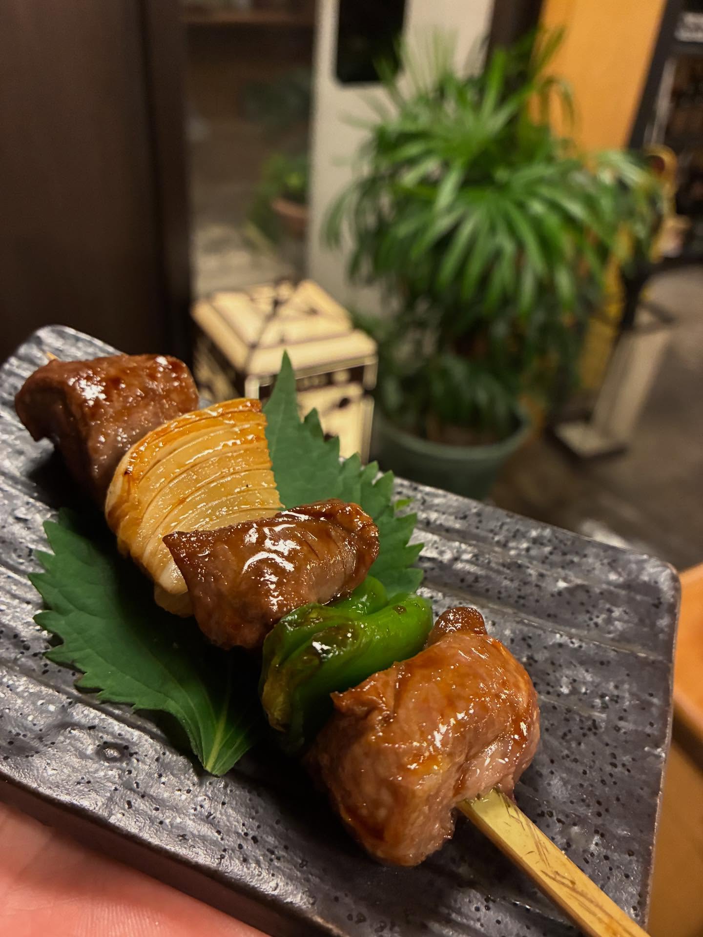 太田のすいととからいただいたメニュー
ジンギスカン串焼き
この間北海道に行ってきた時にジンギスカン沢山食べてきたのでそれを群馬でも
牛や豚にはないこの美味さ
是非お試しあれ
     @suitoto1176