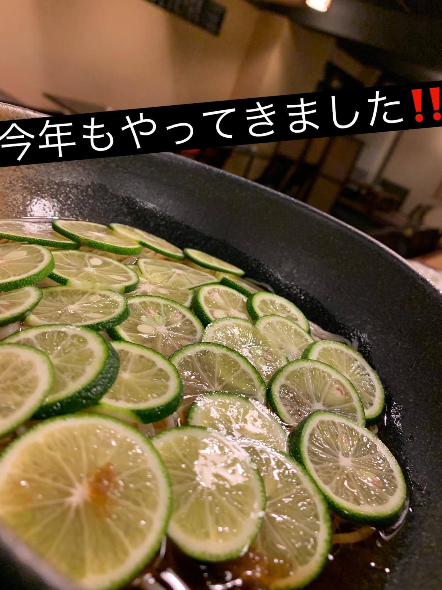 今年も来ましたこの季節️
すだちをふんだんに使ったすだちそば
さっぱりとしたすだちの風味にそばの香りがベストマッチ
締めにちょうどいいさっぱりとした1品