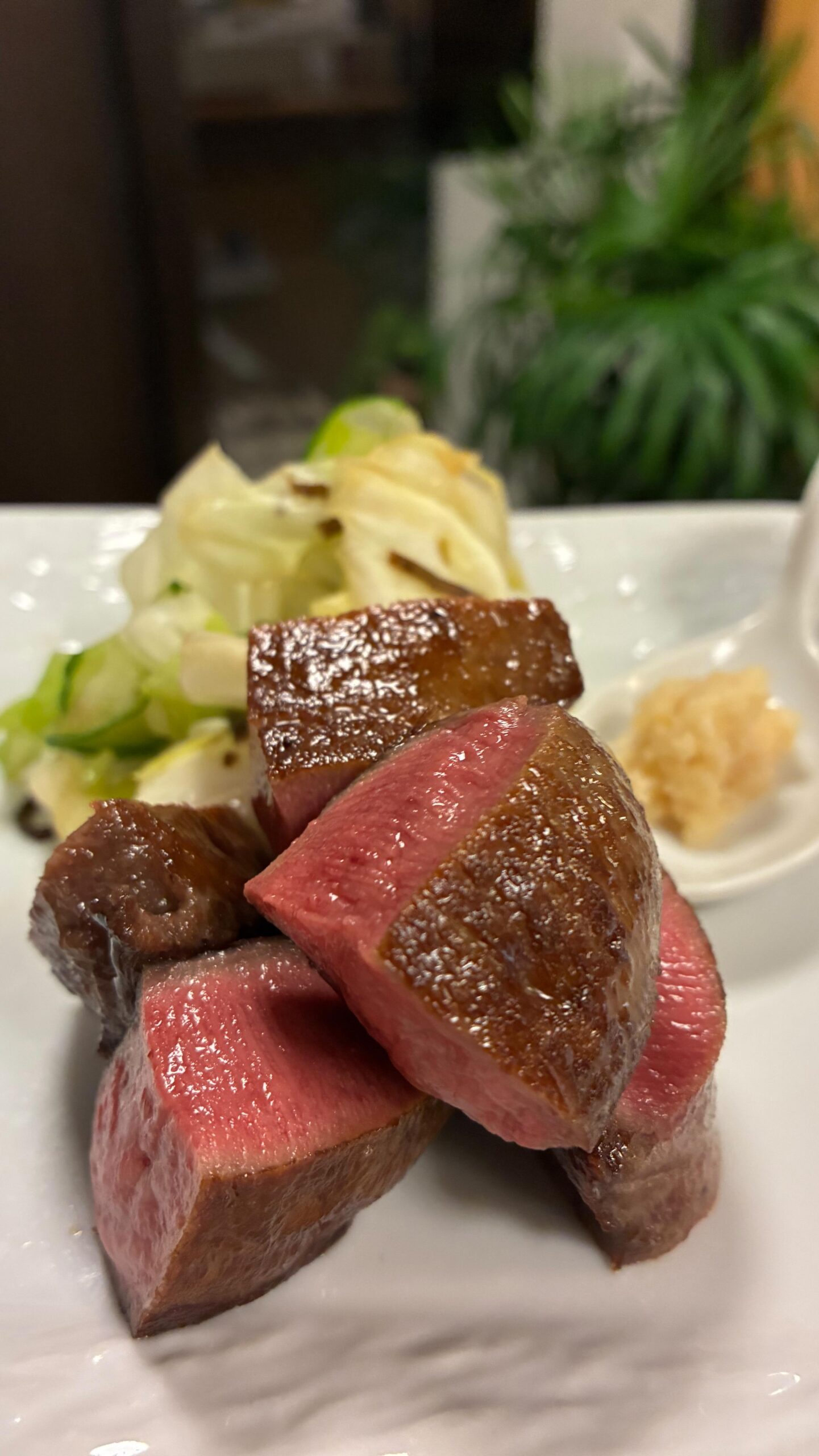 仙台風な牛タン焼き始めました
注文を頂いてから時間をかけ優しく火を入れ丁寧に仕上げます。
牛タンのジューシーな味わいをぜひごたんのあれ
      #