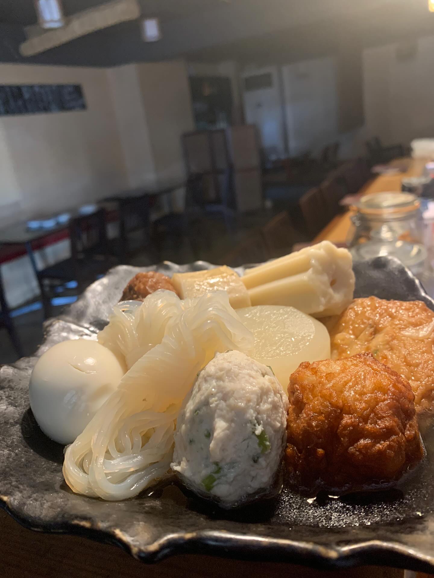 今年も来ました️この季節
小田原から仕入れた練り物を使ったおでん
魚の旨みが強く出ていて、出汁にも拘ったこのおでん
出汁でもつまみにできるのでぜひ冷えてくる夜にピッタリな逸品なのでぜひどうぞ