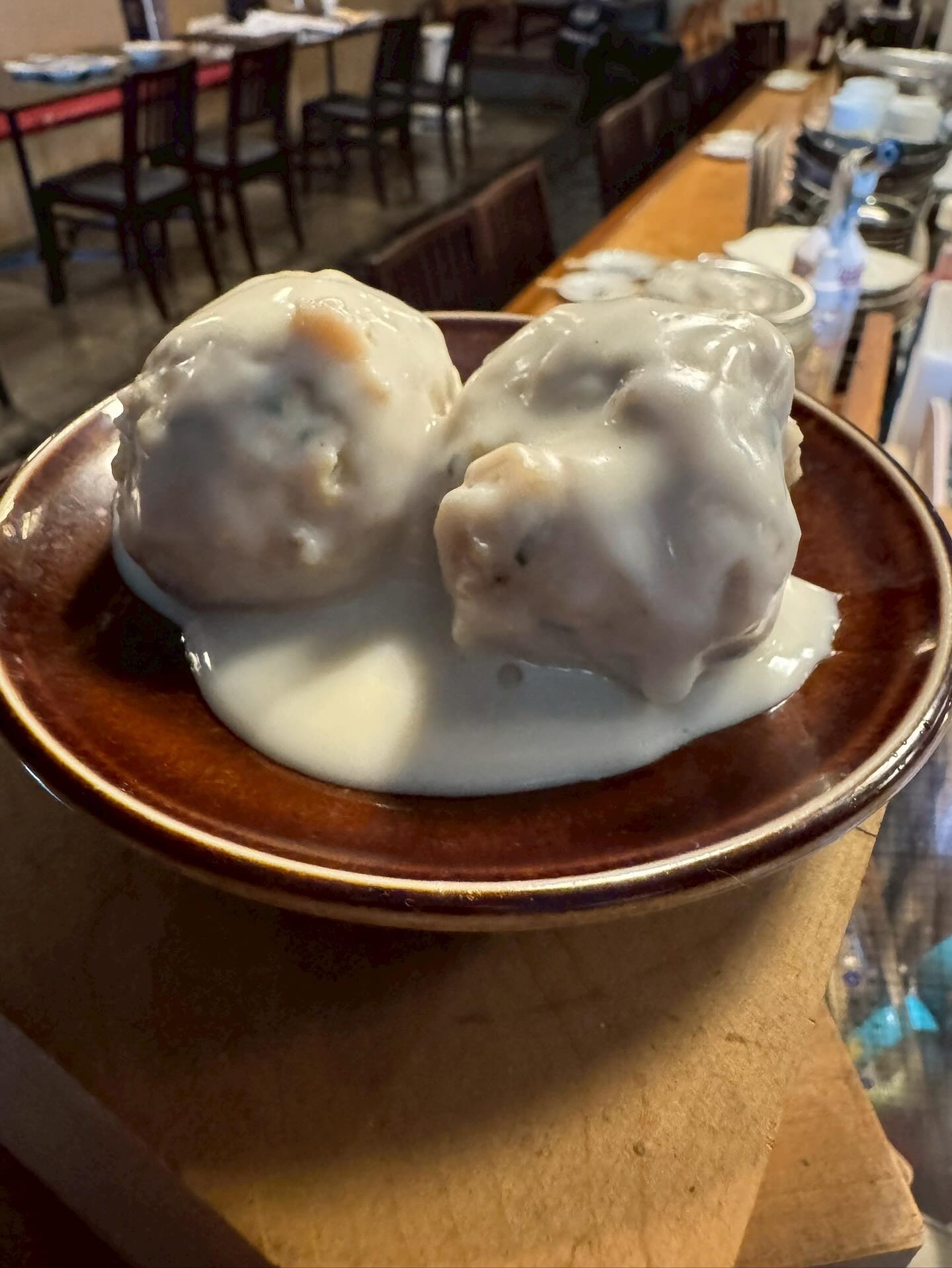 居酒屋の本気のミードボールはいかがでしょうか？
タレも選べる形で、チリソースなレッド濃厚な味わいの白
それらのいいとこ取りのピンクあなたはどれを選びますか？
本日特別営業となりますので是非ともお待ちしてます！