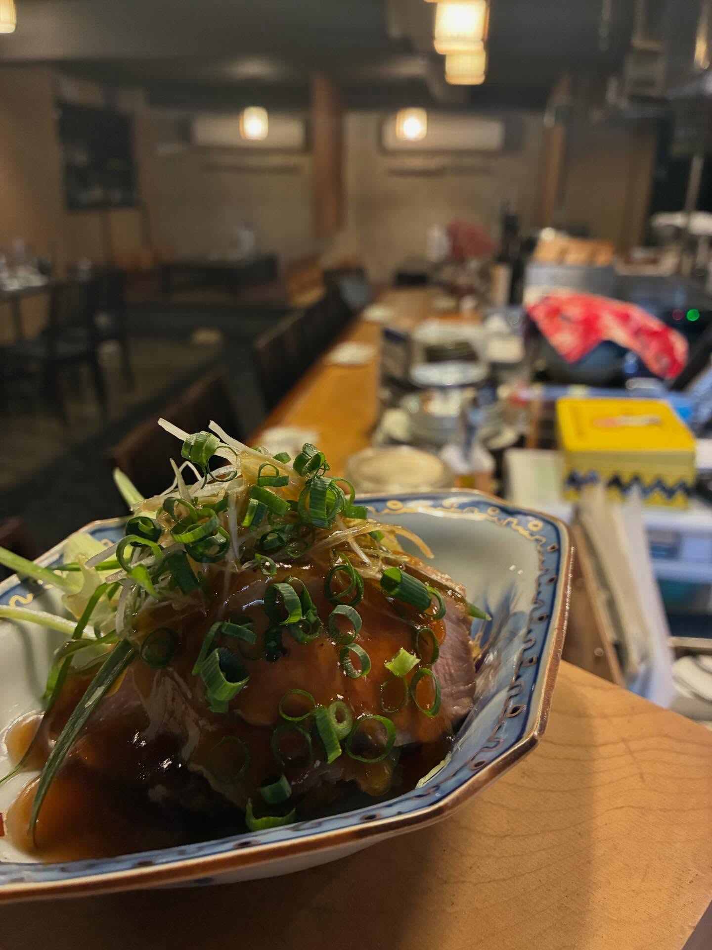 鴨toネギ️

丁寧に優しく火入れした合鴨に、
たっぷりの九条ネギ。

噛むほどに広がる旨みと、
ネギの香りが後からふわっと抜ける一皿。

お酒を呼ぶやつです。

本日もご用意してます。
⁡